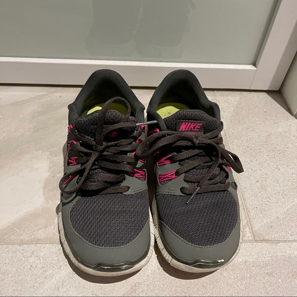 Women’s Nike Free Runs 5.0 Running Athletic Shoes - Picture 5 of 7